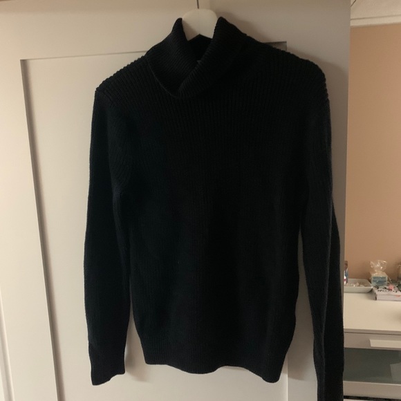 H&M TURTLE NECK - Picture 3 of 3